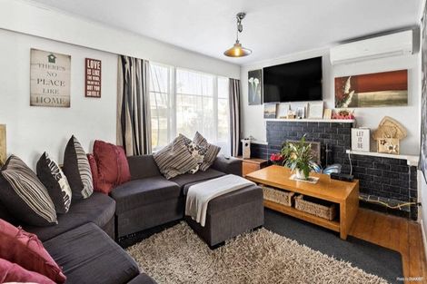 Photo of property in 15 Amberley Avenue, Te Atatu South, Auckland, 0610