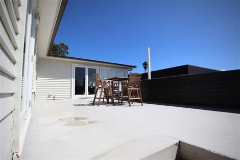 Photo of property in 8 Taumata Road, Castor Bay, Auckland, 0620