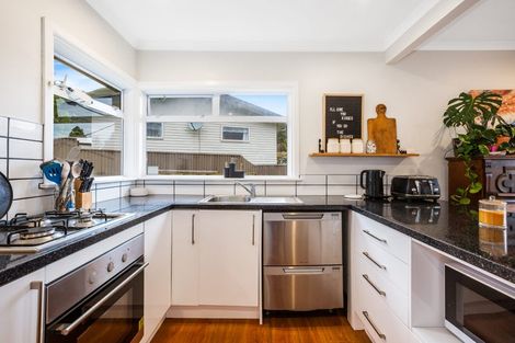 Photo of property in 32 Ruthven Road, Wainuiomata, Lower Hutt, 5014