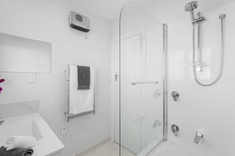 Photo of property in 1 Shaftesbury Street, Avonhead, Christchurch, 8042