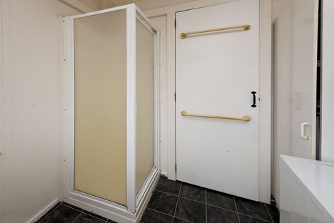 Photo of property in 20 Serwayne Place, Sunnyvale, Auckland, 0612