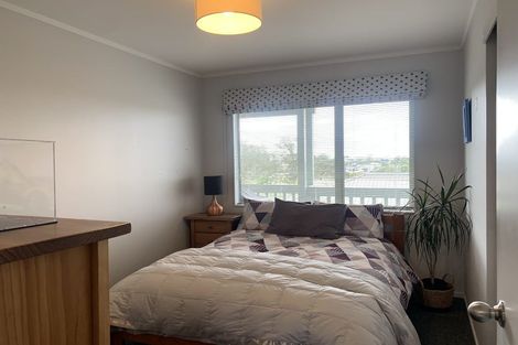 Photo of property in 2/34 Elizabeth Drive, West Harbour, Auckland, 0618