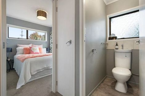 Photo of property in 1/6 Hinekohu Street, New Lynn, Auckland, 0600