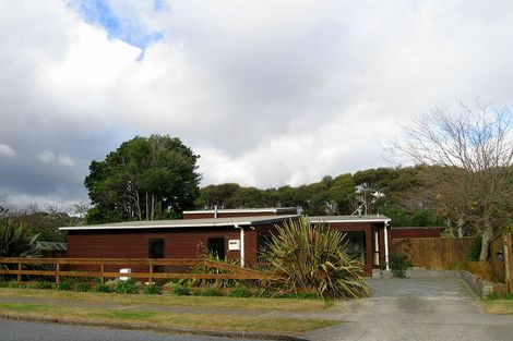 Photo of property in 4 Puriri Road, Waikanae, 5036