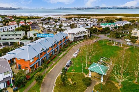 Photo of property in 4a Tuscany Way, Te Atatu Peninsula, Auckland, 0610