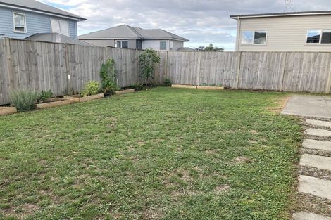 Photo of property in 37 Mettam Drive, Swanson, Auckland, 0614