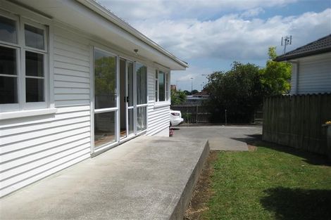 Photo of property in 2/66 Wellington Street, Howick, Auckland, 2014