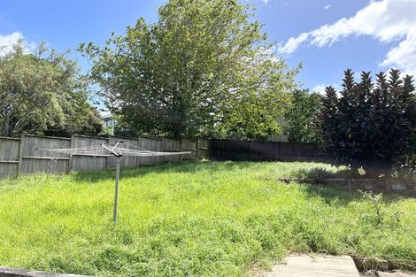 Photo of property in 22 Clairville Crescent, Wai O Taiki Bay, Auckland, 1072