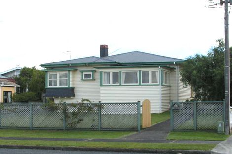 Photo of property in 17 Bayview Road, Hauraki, Auckland, 0622