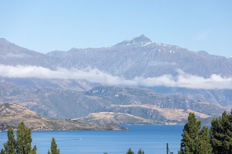 Photo of property in 3 Urquhart Place, Wanaka, 9305