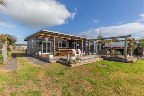 Photo of property in 50 Koputara Road, Himatangi Beach, Foxton, 4891