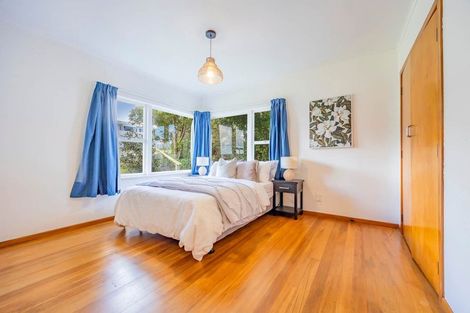 Photo of property in 12 Barker Rise, Northcross, Auckland, 0632