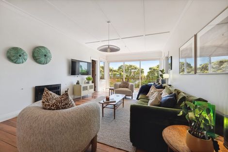 Photo of property in 122 Pendarves Street, New Plymouth, 4312