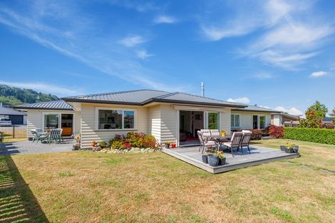 Photo of property in 6 Rogers Place, Kinloch, Taupo, 3377