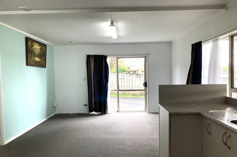 Photo of property in 36 Madigan Place, Glendene, Auckland, 0602