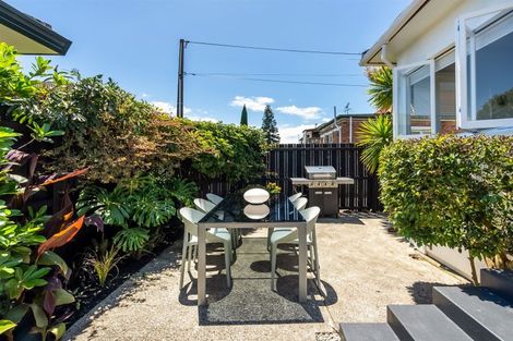 Photo of property in 1/115 Shakespeare Road, Milford, Auckland, 0620