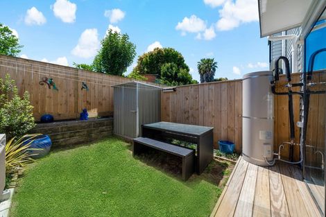 Photo of property in 17 Waru Lane, Te Atatu Peninsula, Auckland, 0610