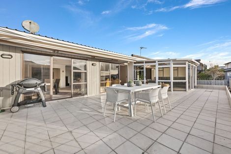 Photo of property in 2/9 Takutai Avenue, Bucklands Beach, Auckland, 2012