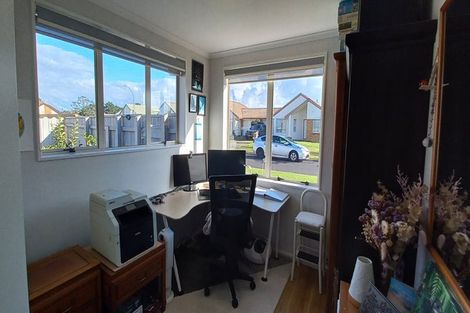 Photo of property in 4 Fernbrook Close, Burswood, Auckland, 2013