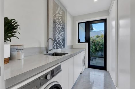 Photo of property in 10 Augusta Grove, Waiwhakaiho, New Plymouth, 4312