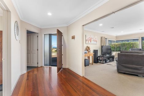 Photo of property in 25 Fairview Terrace, Waipahihi, Taupo, 3330