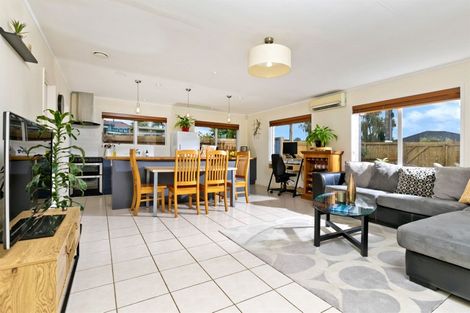 Photo of property in 1/24 Woodglen Road, Glen Eden, Auckland, 0602
