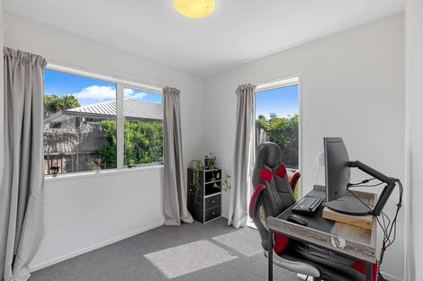 Photo of property in 9 Honeysuckle Place, Northcote, Christchurch, 8052