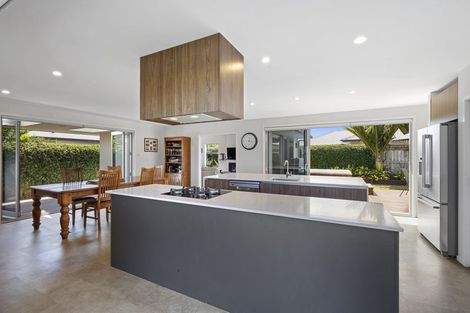 Photo of property in 8 Wentworth Lane, Waiwhakaiho, New Plymouth, 4312