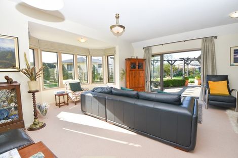 Photo of property in 8 Daffodil Grove, Carterton, 5713