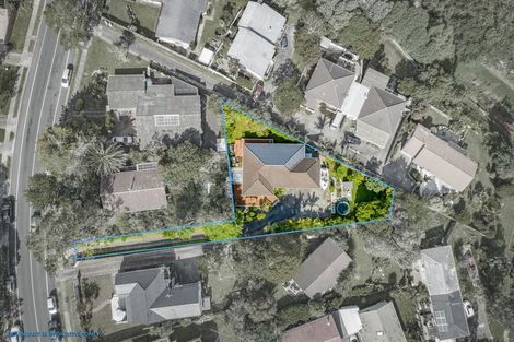 Photo of property in 32 John Downs Drive, Browns Bay, Auckland, 0630