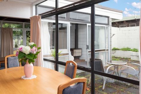 Photo of property in 4 La Perouse Street, Botany Downs, Auckland, 2010