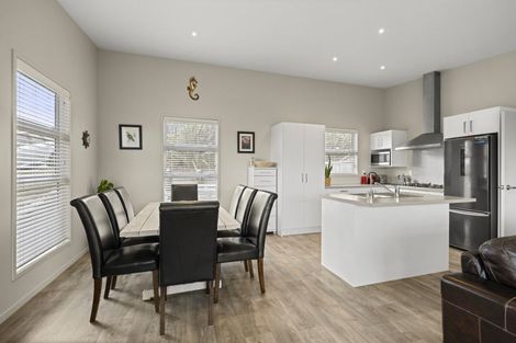 Photo of property in 25 Robertson Street, Raglan, 3225