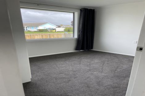 Photo of property in 102 Ryder Crescent, Levin, 5510