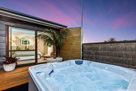 Photo of property in 2 The Southern Isle, Omaha, 0986