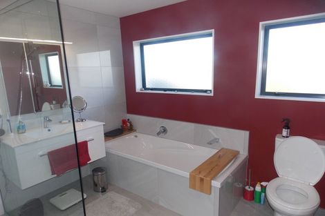 Photo of property in 32 Somerset Crescent, Highbury, Palmerston North, 4412