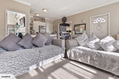 Photo of property in 21a Madison Place, Forrest Hill, Auckland, 0620