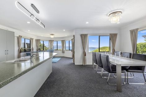 Photo of property in 52 Miles Crescent, Newlands, Wellington, 6037