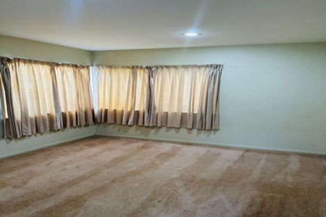 Photo of property in 1/1 Saint Clair Place, Browns Bay, Auckland, 0630