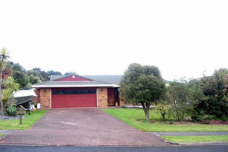 Photo of property in 17 Kuripaka Crescent, The Gardens, Auckland, 2105