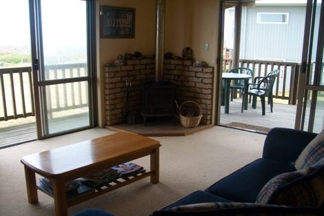 Photo of property in 81 Marine Drive, Te Kopuru, 0371