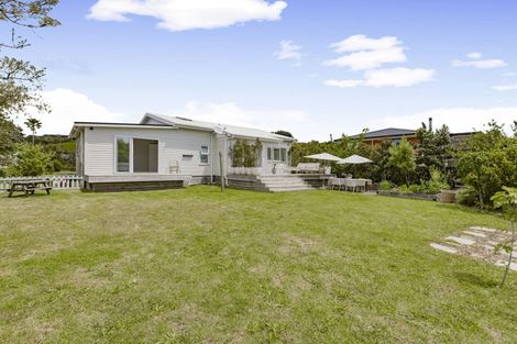 Photo of property in 9 Banks Road, Kawakawa Bay, Papakura, 2585