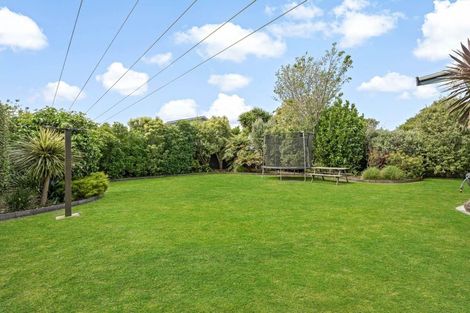 Photo of property in 6 Clinton Avenue, Te Atatu Peninsula, Auckland, 0610