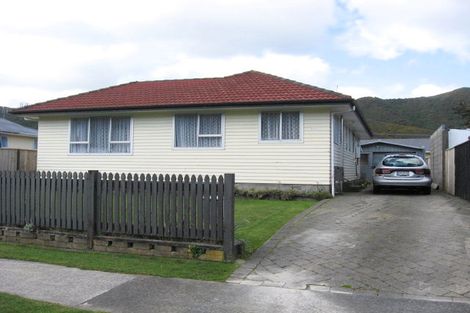 Photo of property in 302 Wellington Road, Wainuiomata, Lower Hutt, 5014