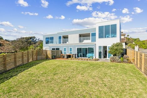 Photo of property in 156 Field Way, Waikanae Beach, Waikanae, 5036