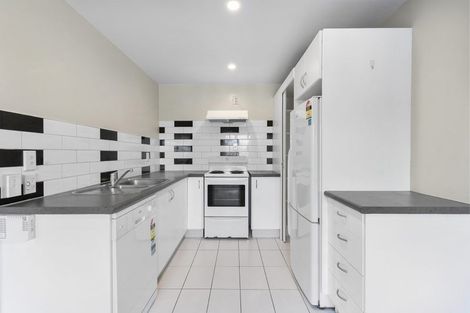 Photo of property in 2/93a Kelburn Parade, Kelburn, Wellington, 6012