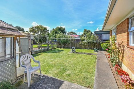 Photo of property in 11 Mcleod Road, Weymouth, Auckland, 2103