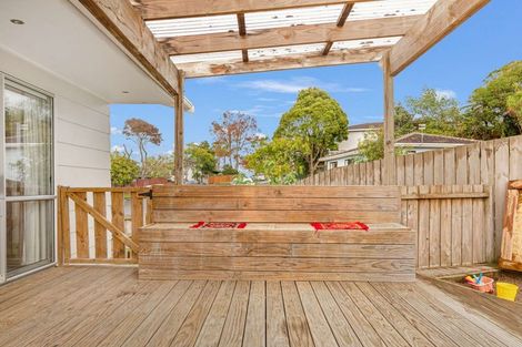 Photo of property in 6 Fernhaven Place, Massey, Auckland, 0614