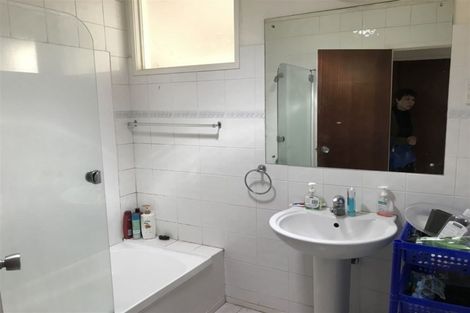 Photo of property in 15 Glenveagh Drive, Mount Roskill, Auckland, 1041