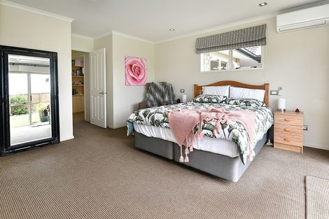 Photo of property in 6 Raabia Close, Parakai, 0830