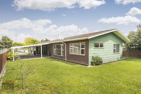 Photo of property in 2/82 John F Kennedy Drive, Milson, Palmerston North, 4414